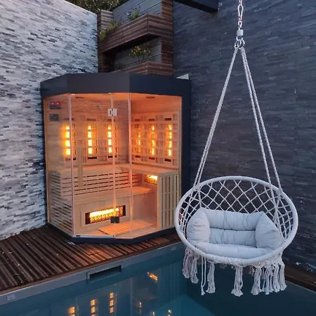 Piscine Chauffee Et Spa Jacuzzi Privatif Terrasse Sans Vis A Vis ,,,Sky House Agen,,, Exterior photo